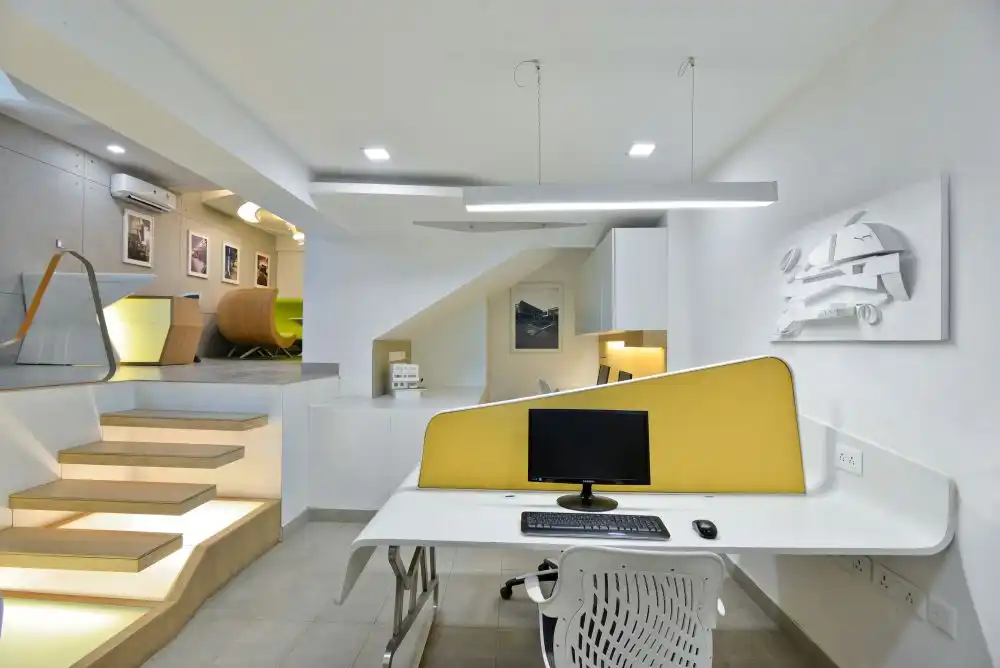 Desk of India Architect’s Office - Spaces Architectska