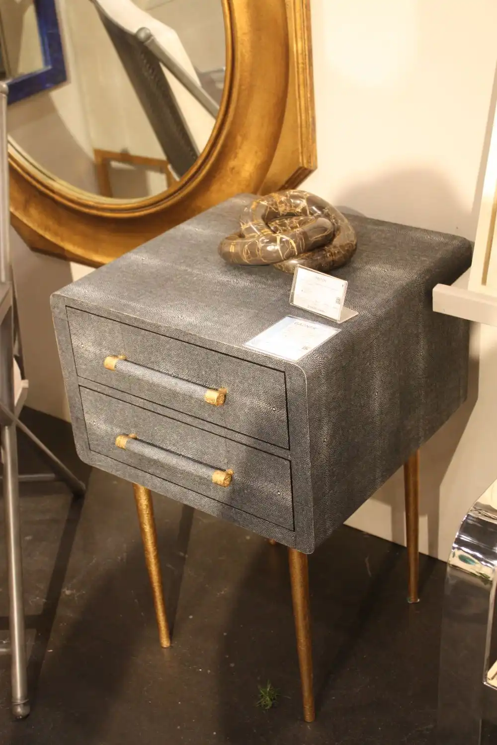 Despite its popularity grey has little if any positive psychological effect