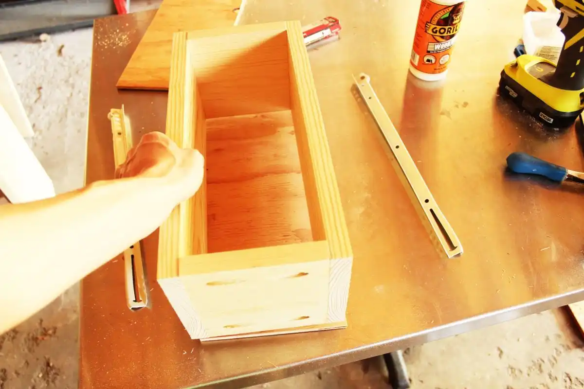 Determine which side of the drawer