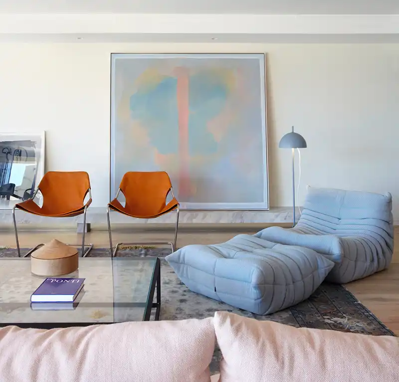 Different colors have different impacts for living rooms