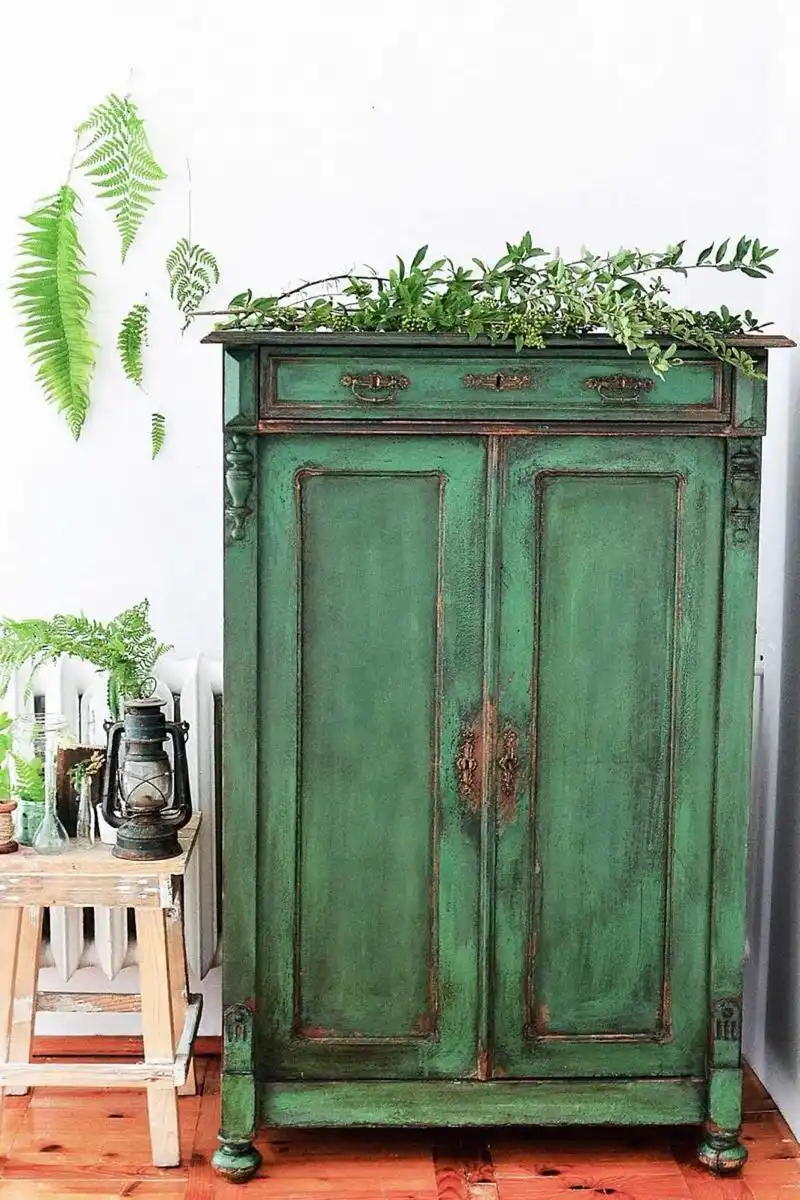Distressing furniture
