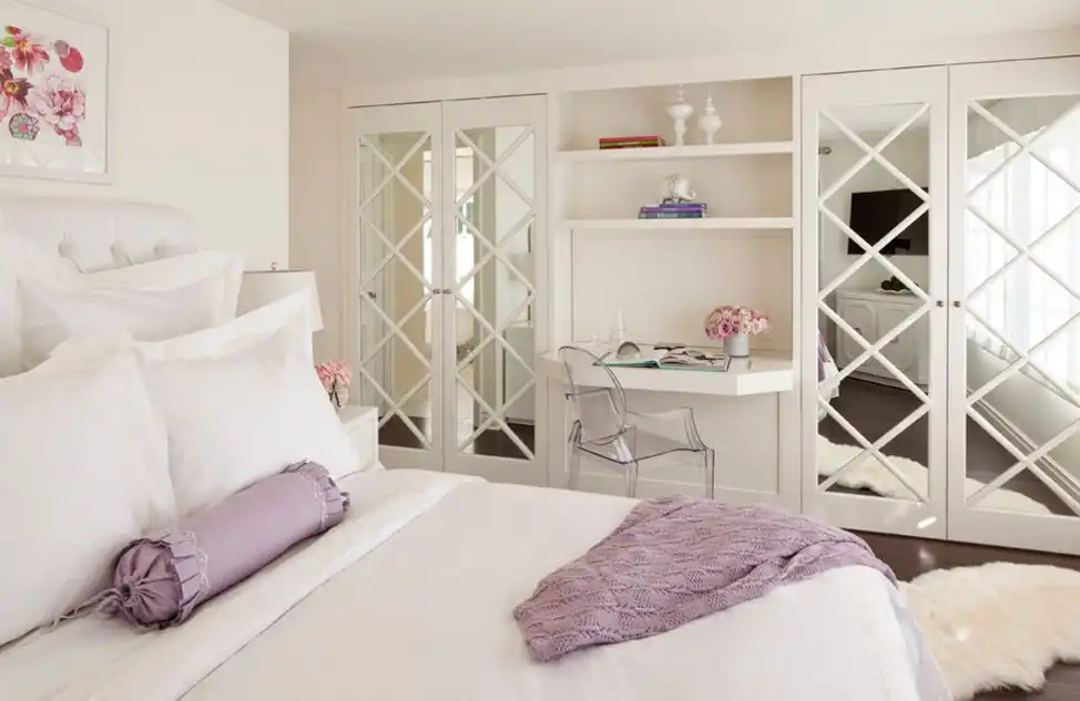 Dressing over the door mirror