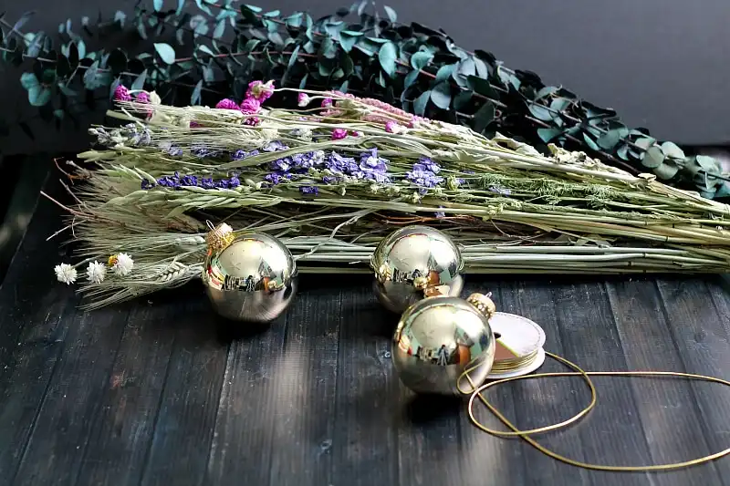 Dried Flowers for Christmas Table