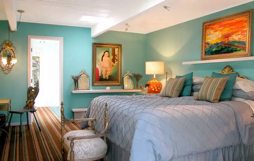 Eclectic and discovered bedroom arrangement