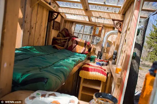 Eco-friendly micro houses made from household junk cozy retreat