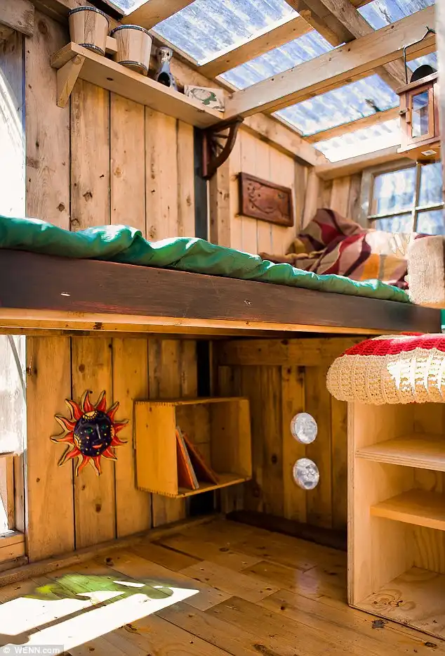 Eco-friendly micro houses made from household junk interior design