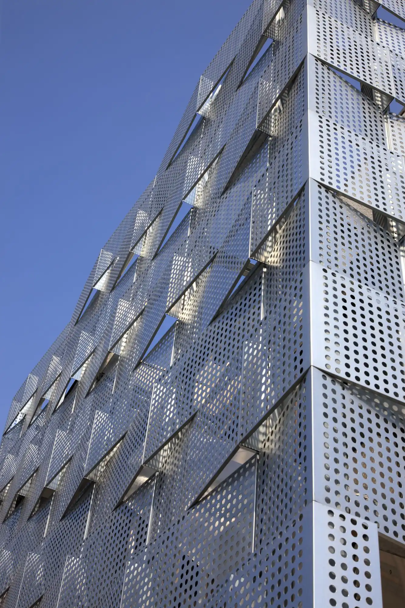Edogawa Garage Club Renovation Facade