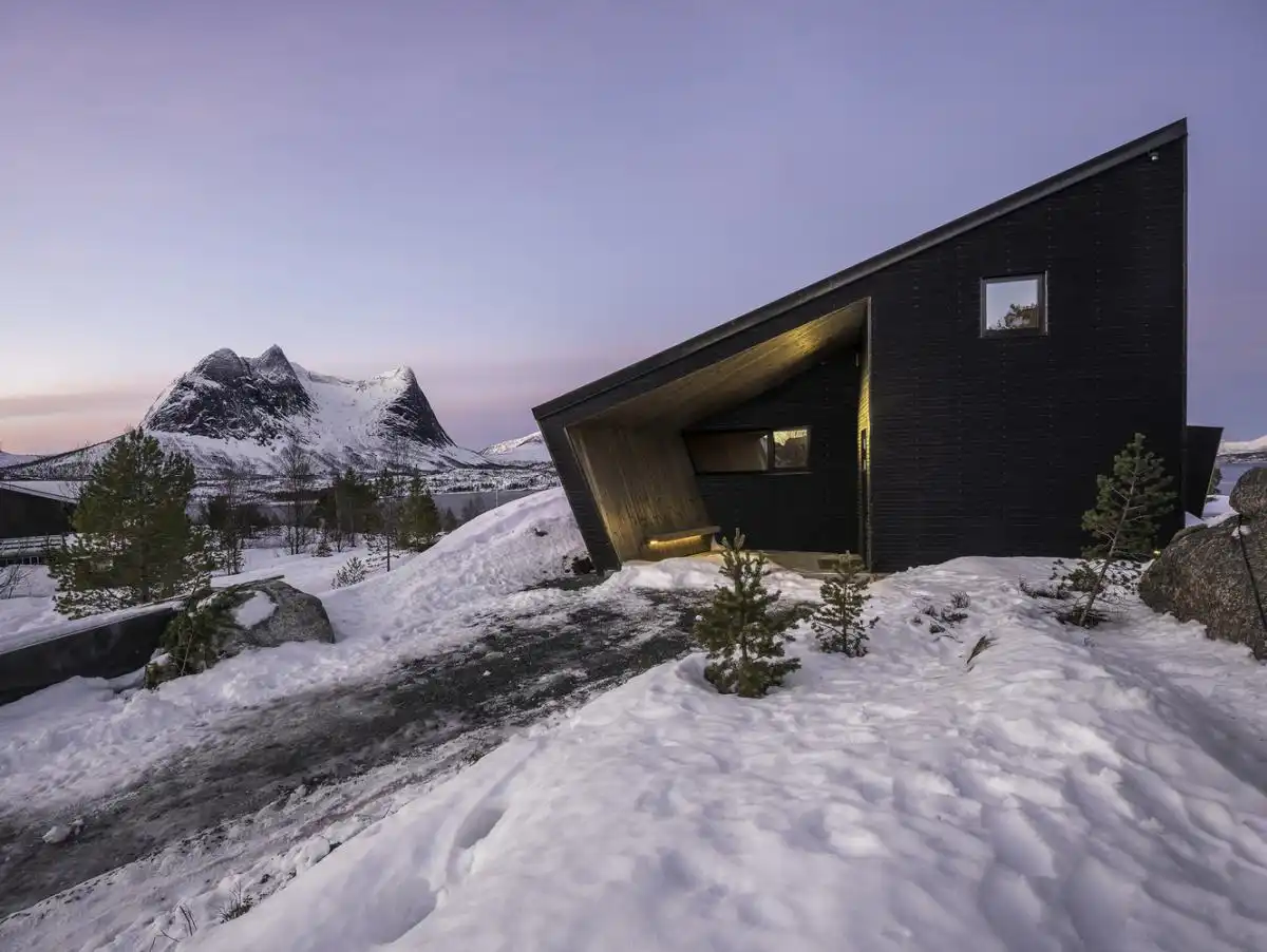 Efjord Retreat Cabin Stinessen Arkitektur entryway
