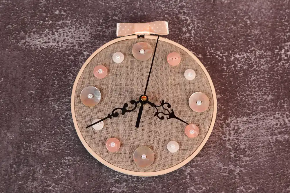 How To Make A Wall Clock From An Embroidery Hoop And Linen Fabric