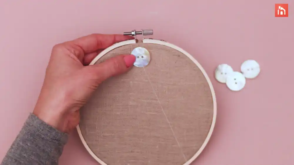Embroidery hoop clock Step 1 15