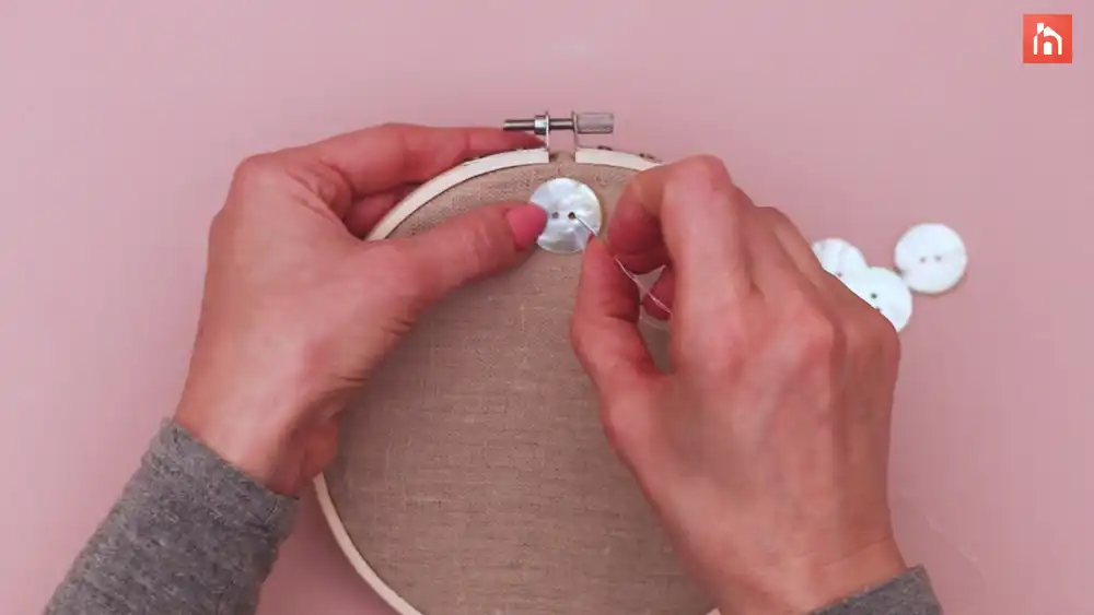 Embroidery hoop clock Step 1 16