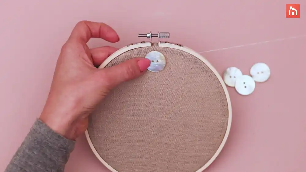 Embroidery hoop clock Step 1 17