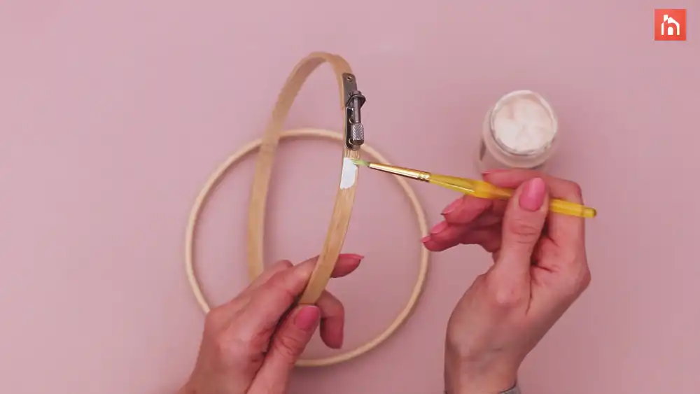 Embroidery hoop clock Step 1 2