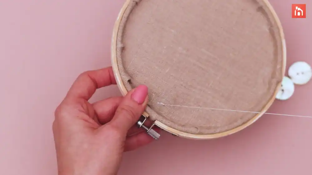 Embroidery hoop clock Step 1 21