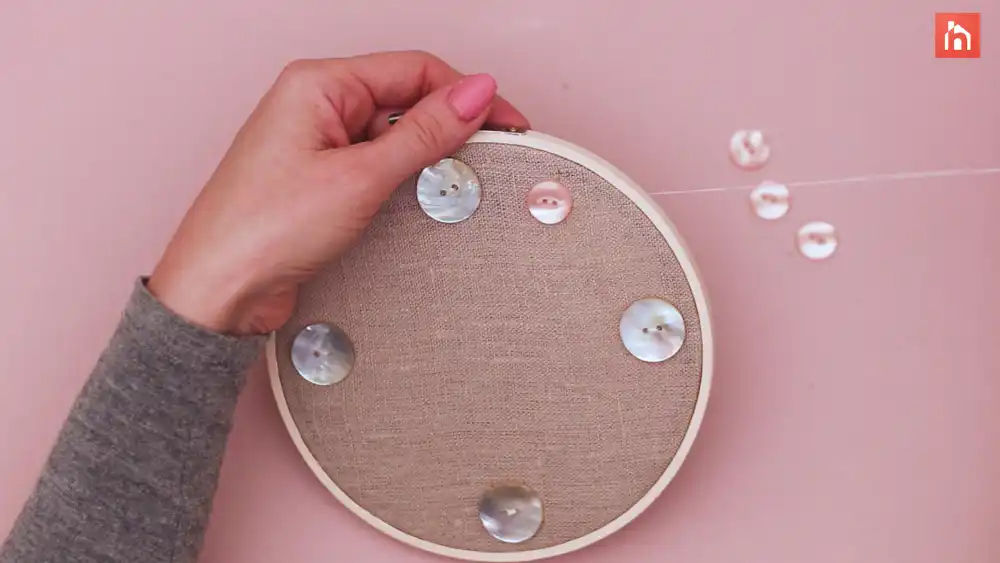 Embroidery hoop clock Step 1 26