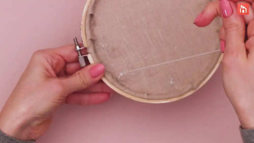 Embroidery hoop clock Step 1 28