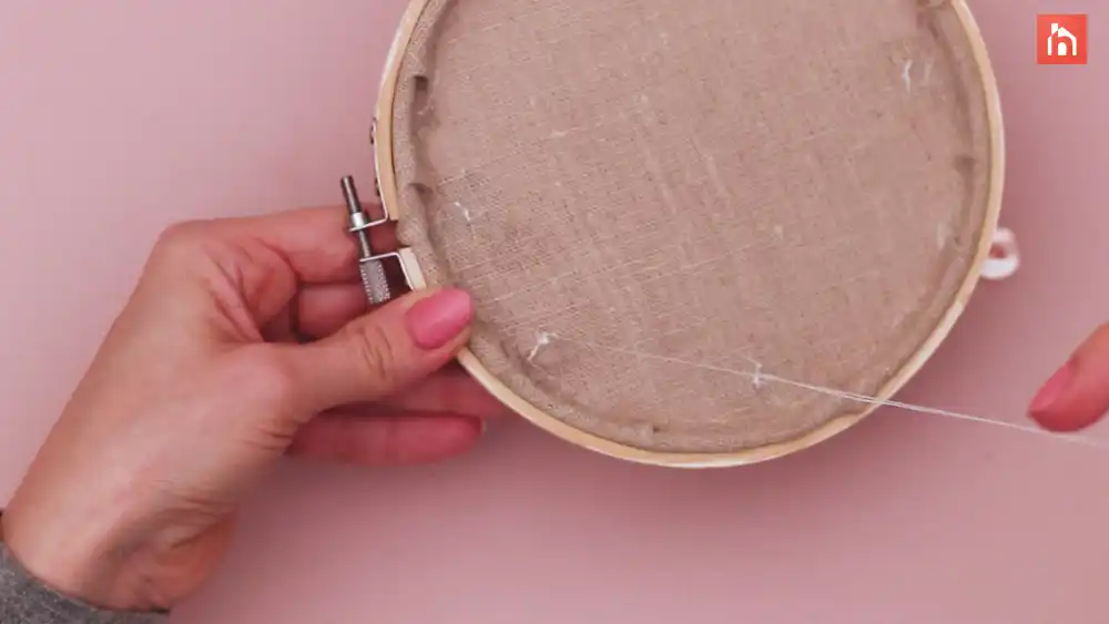 Embroidery hoop clock Step 1 30