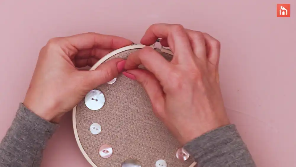 Embroidery hoop clock Step 1 33