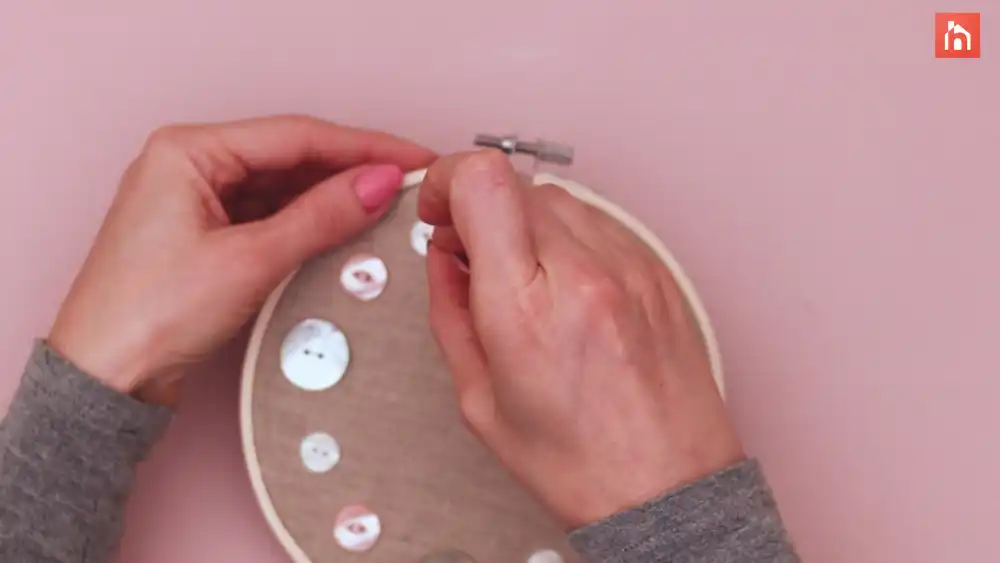 Embroidery hoop clock Step 1 35