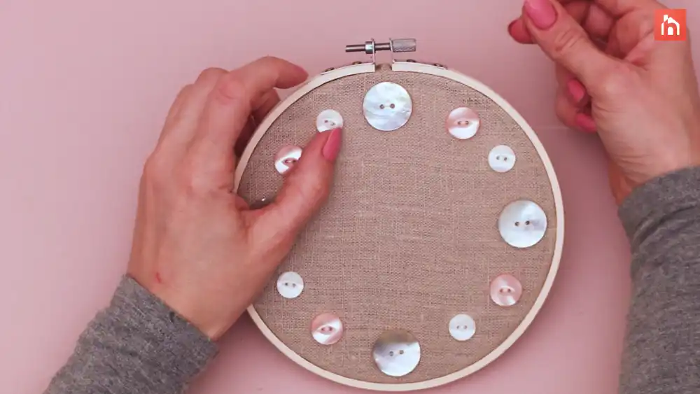 Embroidery hoop clock Step 1 36
