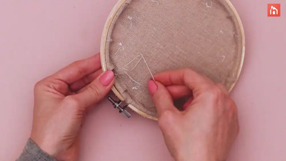 Embroidery hoop clock Step 1 37