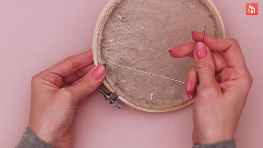 Embroidery hoop clock Step 1 38