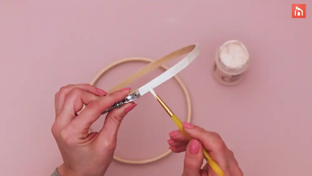 Embroidery hoop clock Step 1 4