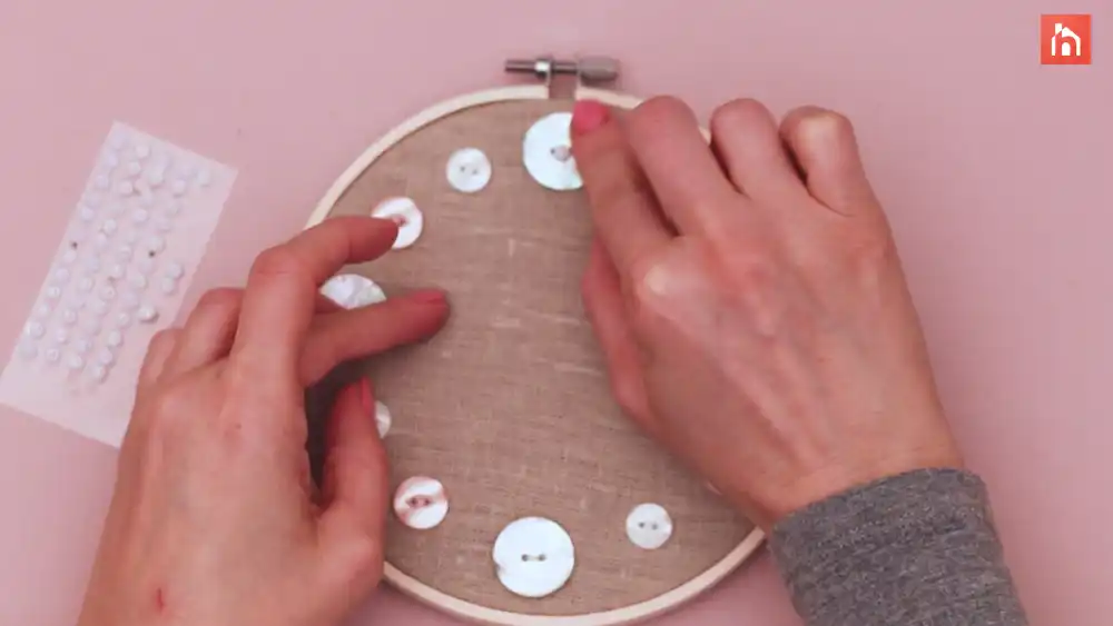 Embroidery hoop clock Step 1 41