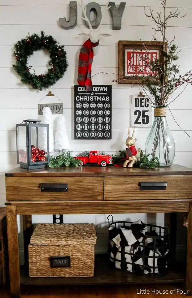 Christmas Wall Decor Ideas That Anyone Can Pull Off