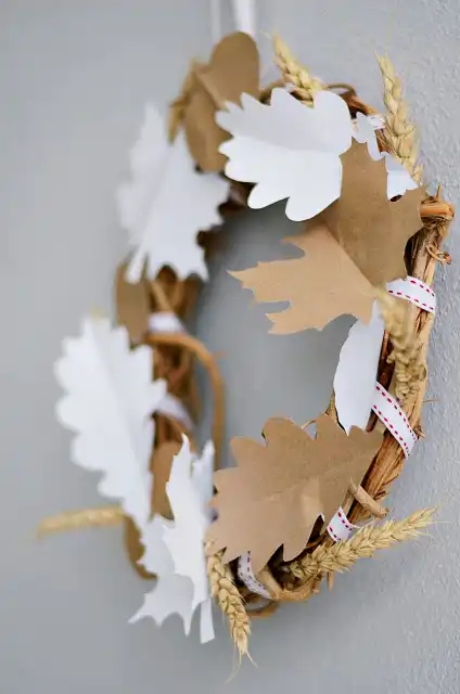 Fall wreath with paper