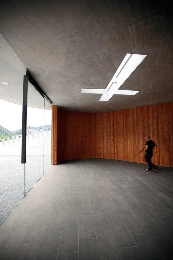 Farewell Chapel. Interior