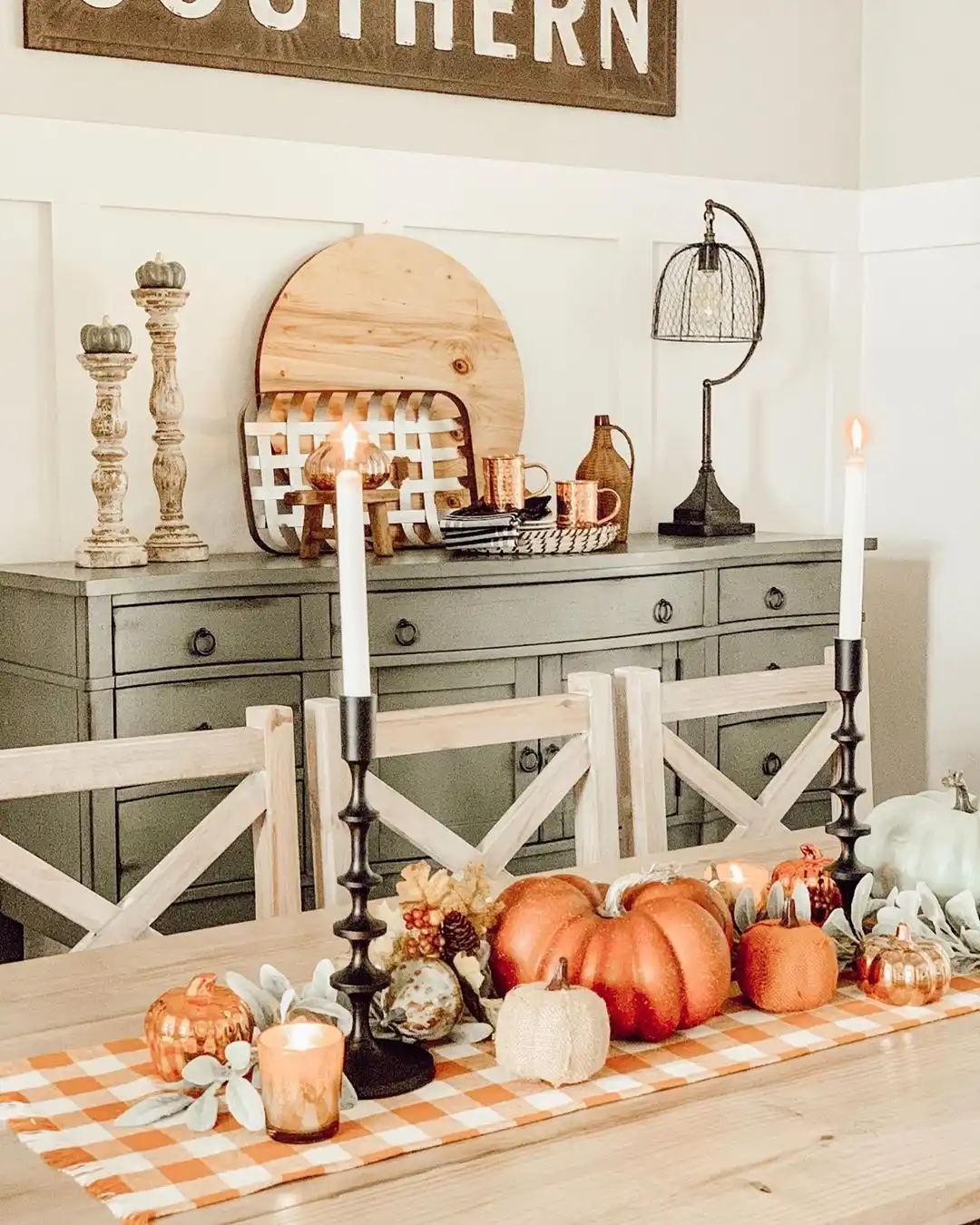 Farmhouse table decor