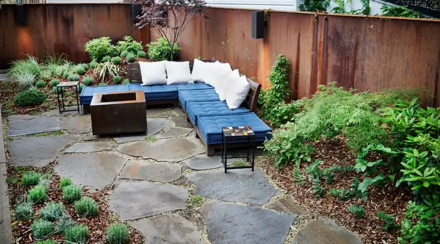 Flagstone and gravel go hand in hand. Add some greenery on the side and the balance in perfect [Design by Newecolandscapes ]
