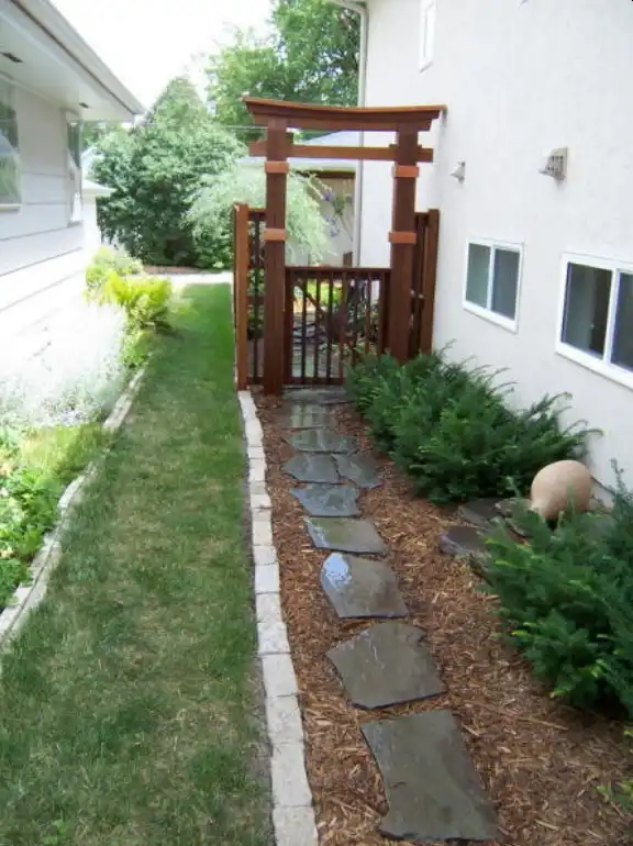 Flagstone pathway side yard
