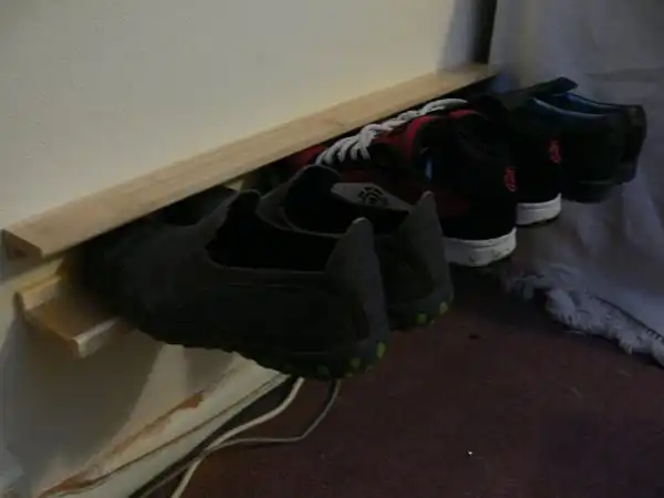 floating shoe storage