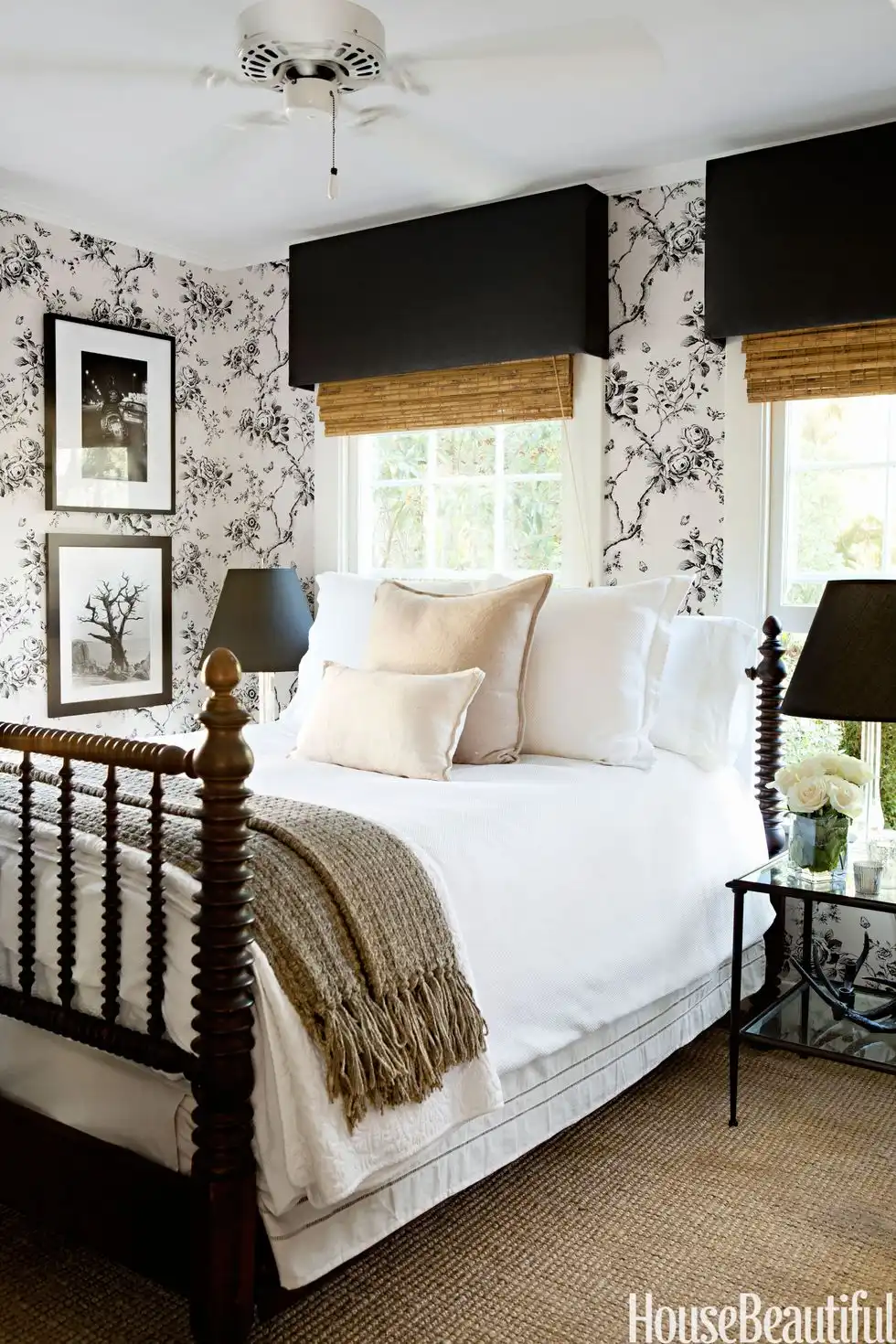 Floral Black and White Wallpaper