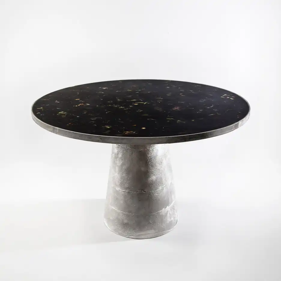Floral collection black resin round table