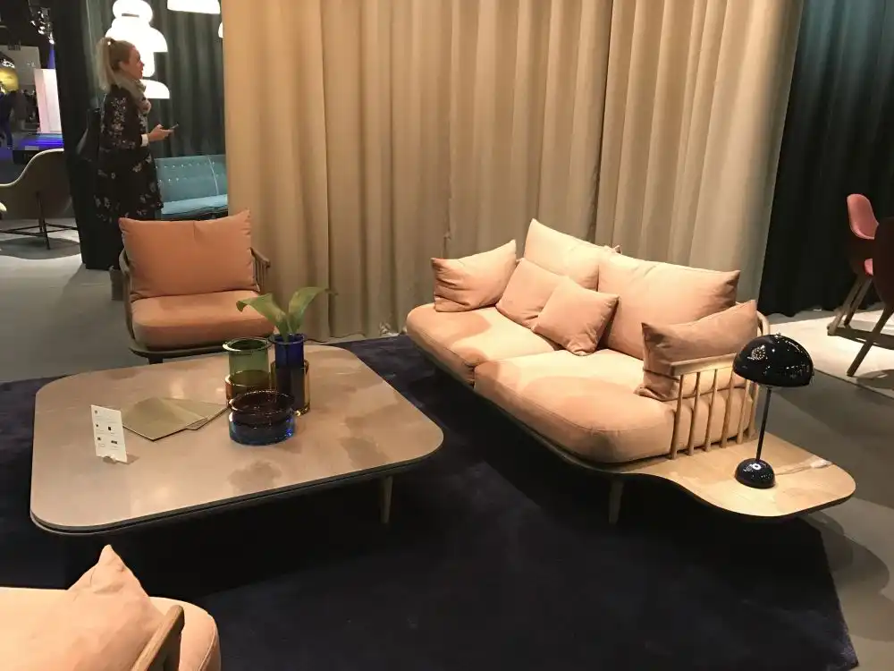 Fly sofa with side table from andtradition