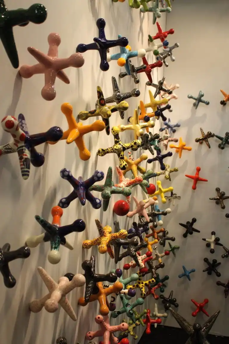 Form for the wall wall hooks