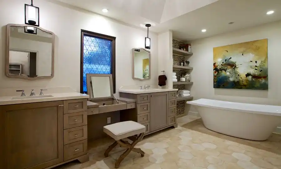 Freestanding bathtub and dressing table