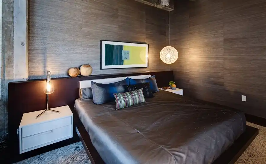Fresh touch to a bedroom with a green painting