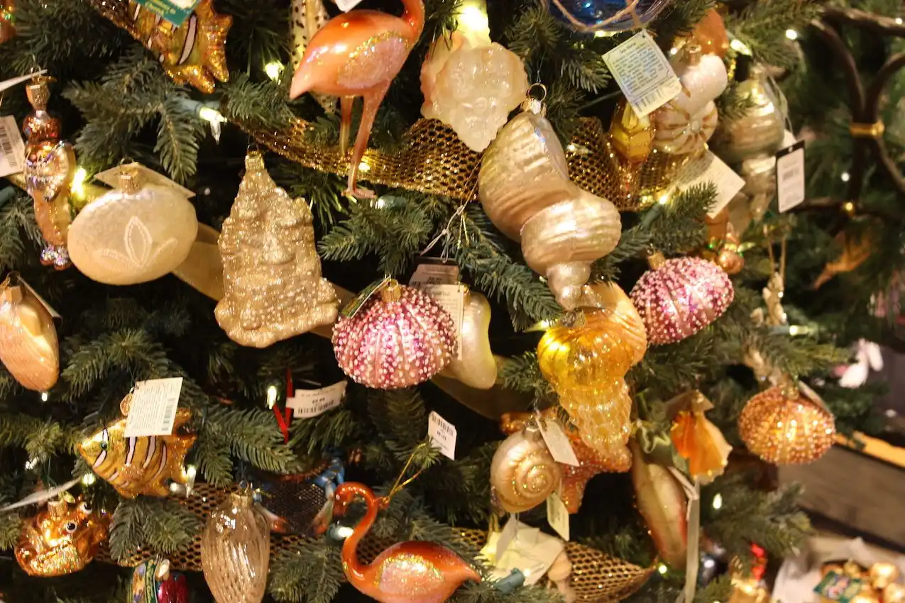 The seaside theme has a wide range of options for decor.