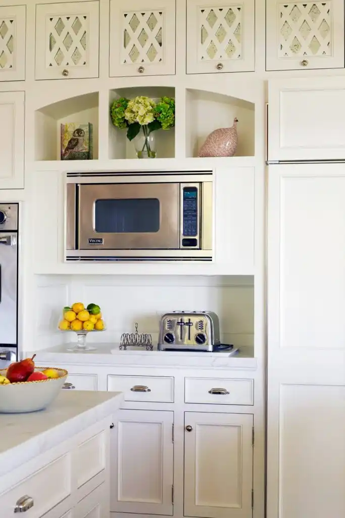 Get Vertical with Your Modern Kitchen Decor