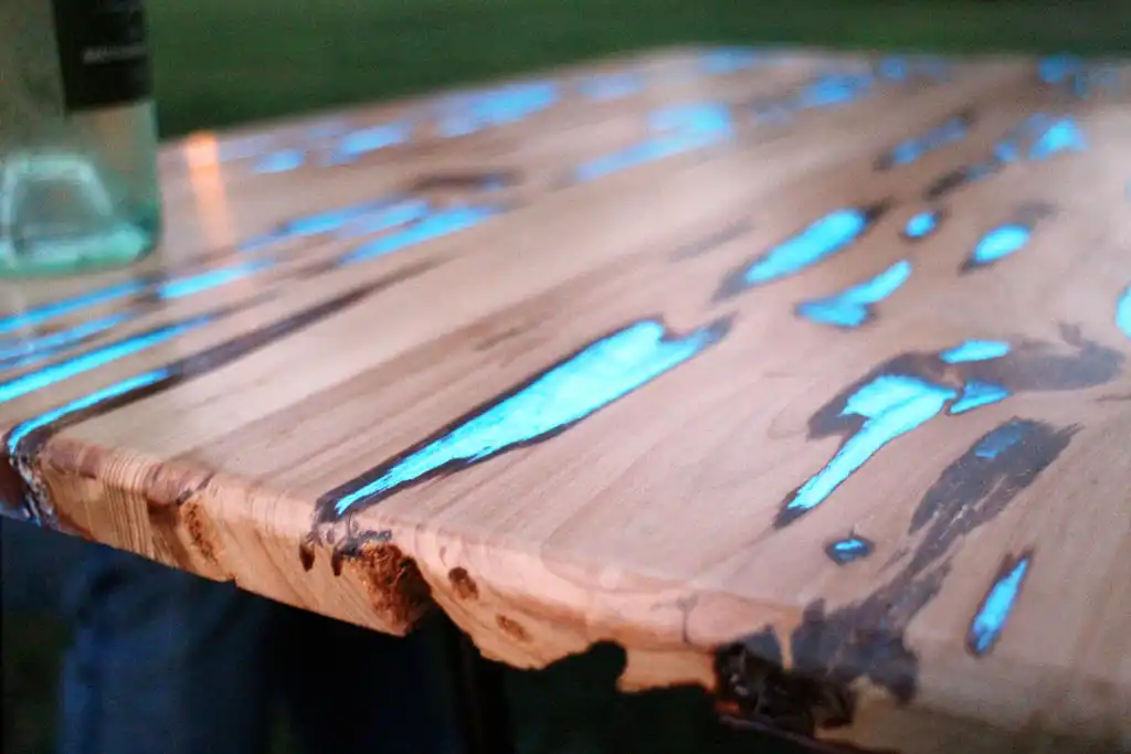 Glow in dark Photoluminescent Resin by Mike Warren