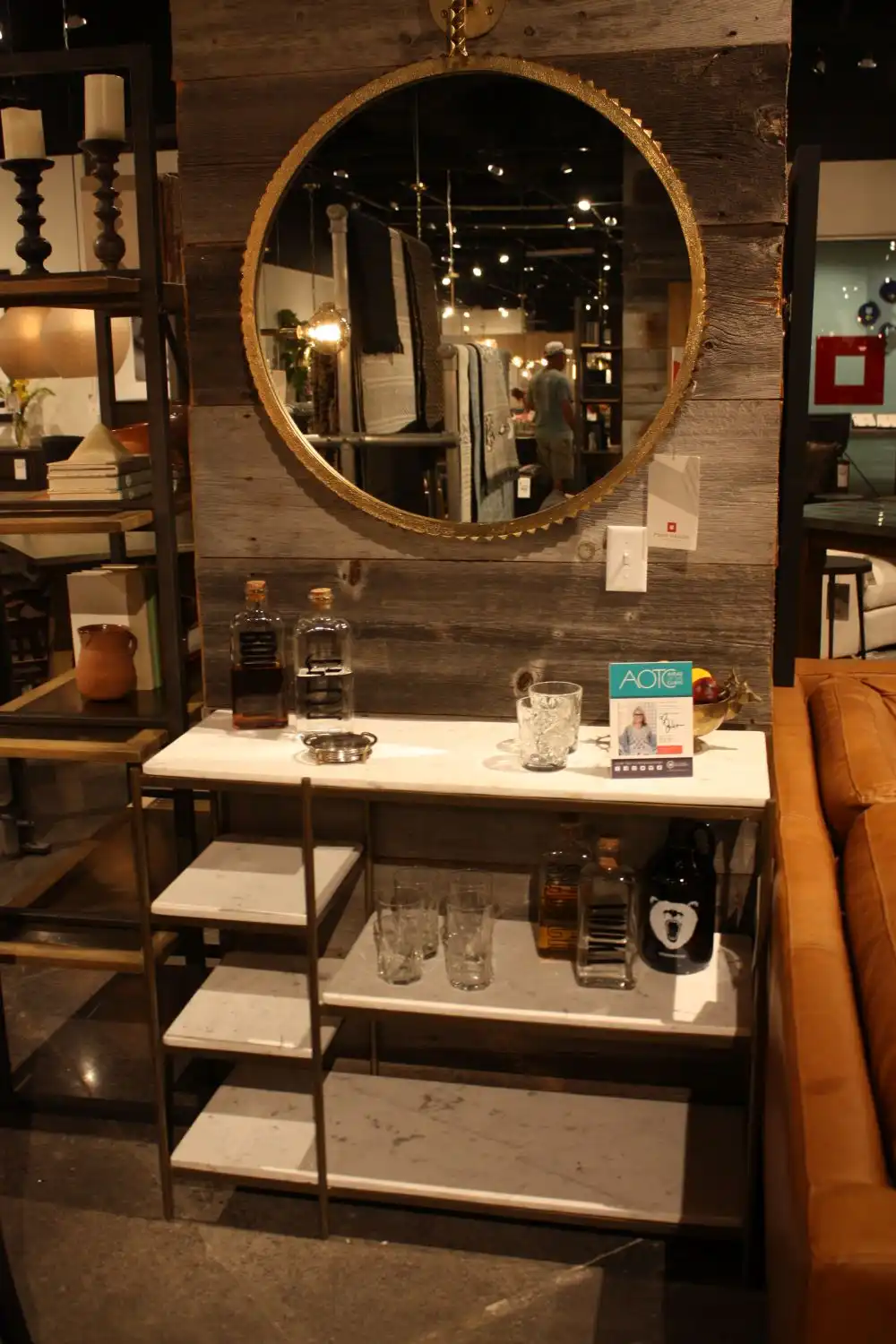 Gold mirror frame with a round shape