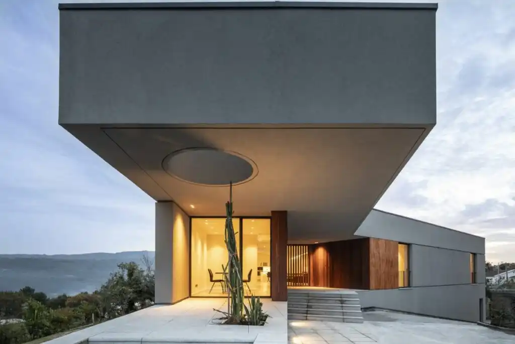 Cantilevered Flat Roof House By Paulo Martins