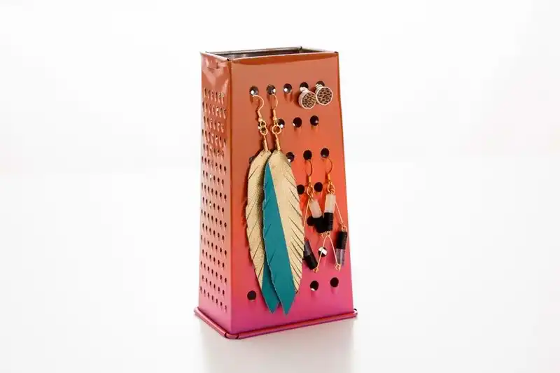 Grater caddy jewelry holder
