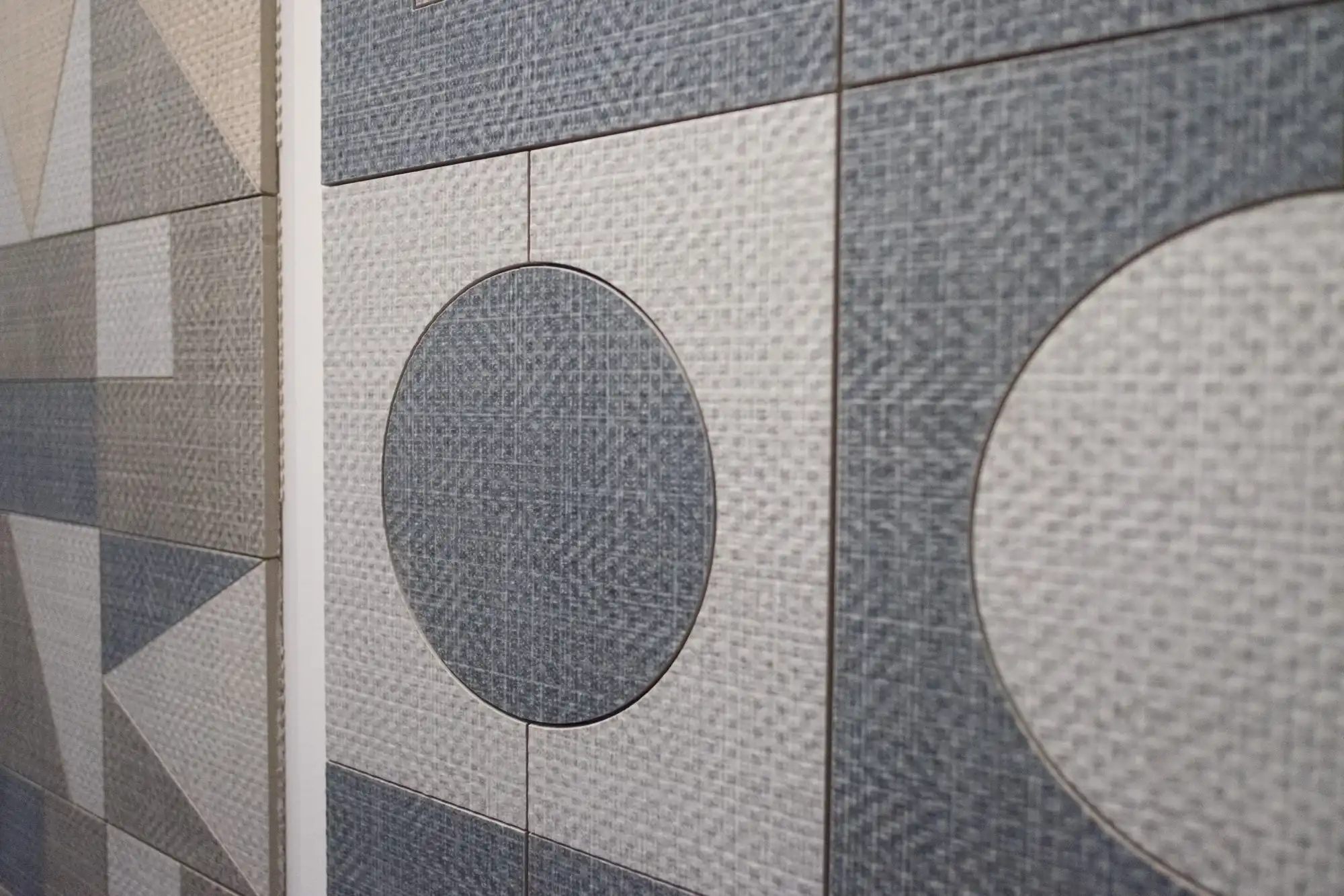 Gray bathroom tile collection from Made39 puntolinea