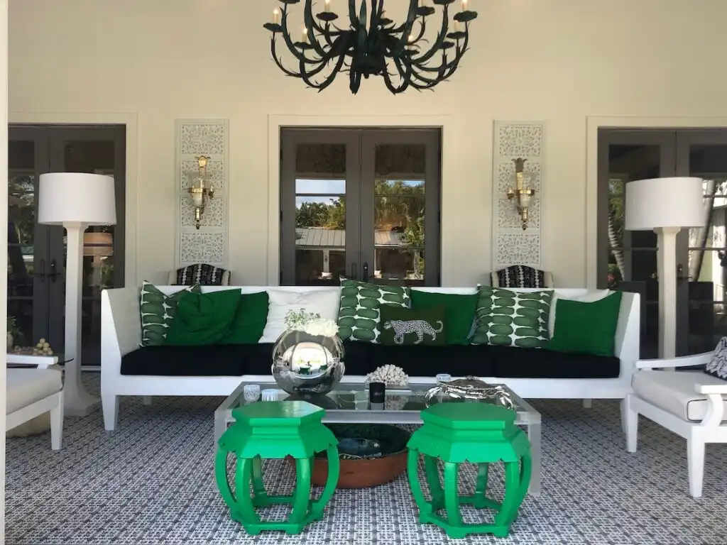 Green accents for the patio