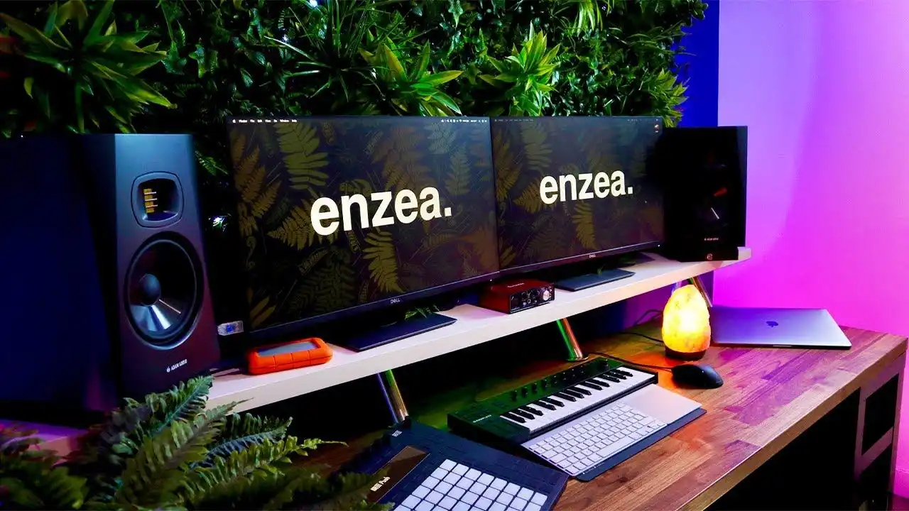 Green vegetation for desk